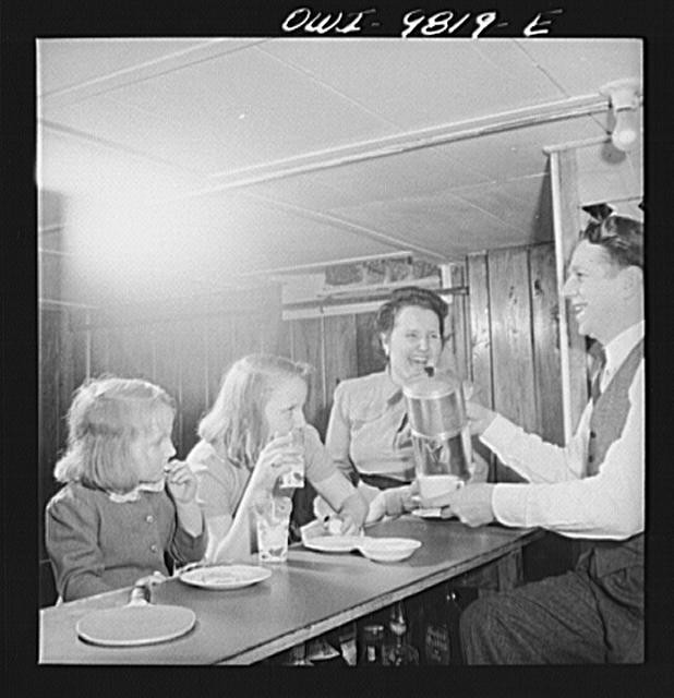 Photo:Passaic New Jersey 1910s Carlson Family Home Machine Shop Meal