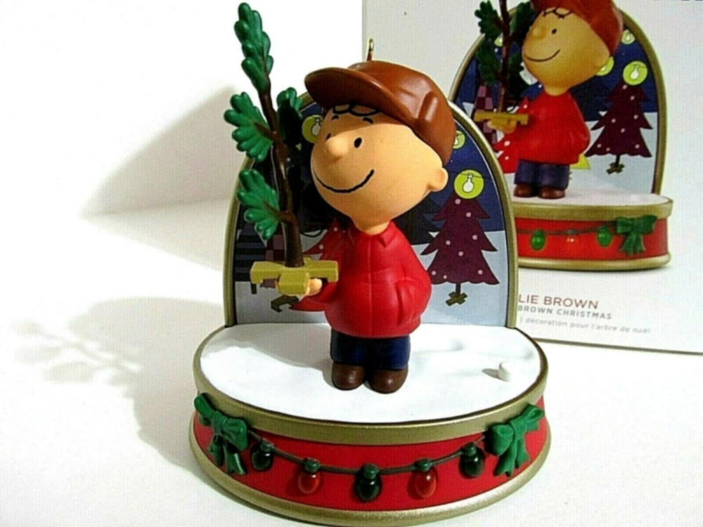 Snoopy Peanuts Charlie Brown Hallmark Christmas Ornament Storyteller Series 2018