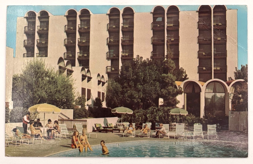 Howard Johnson Motor Lodge Disneyland Anaheim CA Postcard Pool View