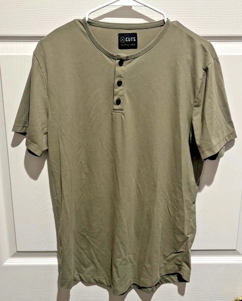 Cuts Clothing Men's Olive T-Shirt AO Curve Hem Medium