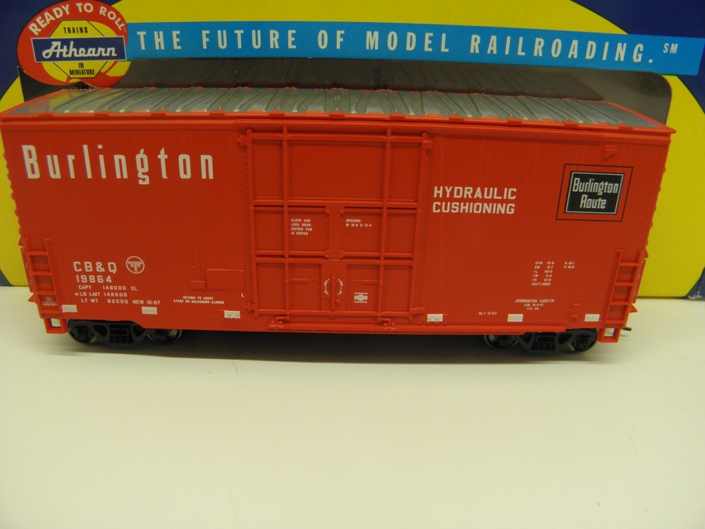 Athearn Ready To Roll 40' High Cube Plug Door Boxcar Cb&Q #19864 Ho Scale