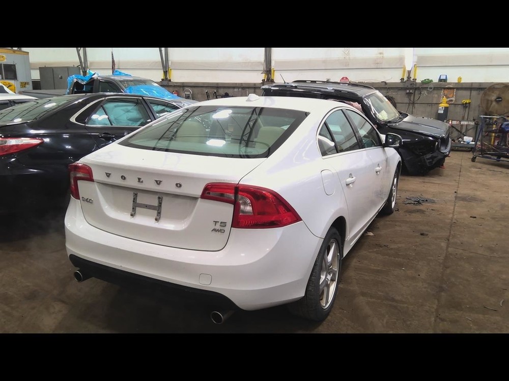 Transfer Case AWD Fits 12-16 VOLVO 70 SERIES 6833750