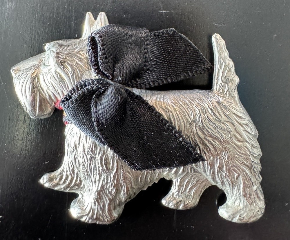 Vintage Costume Jewelry Scottish Terrier Scotty Dog Pin Brooch Collar & Bow
