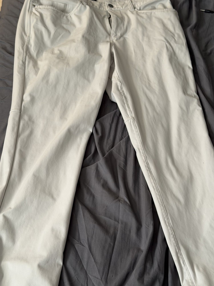 Lululemon ABC 5 Pocket Warpstream Pants 33x30 Bone