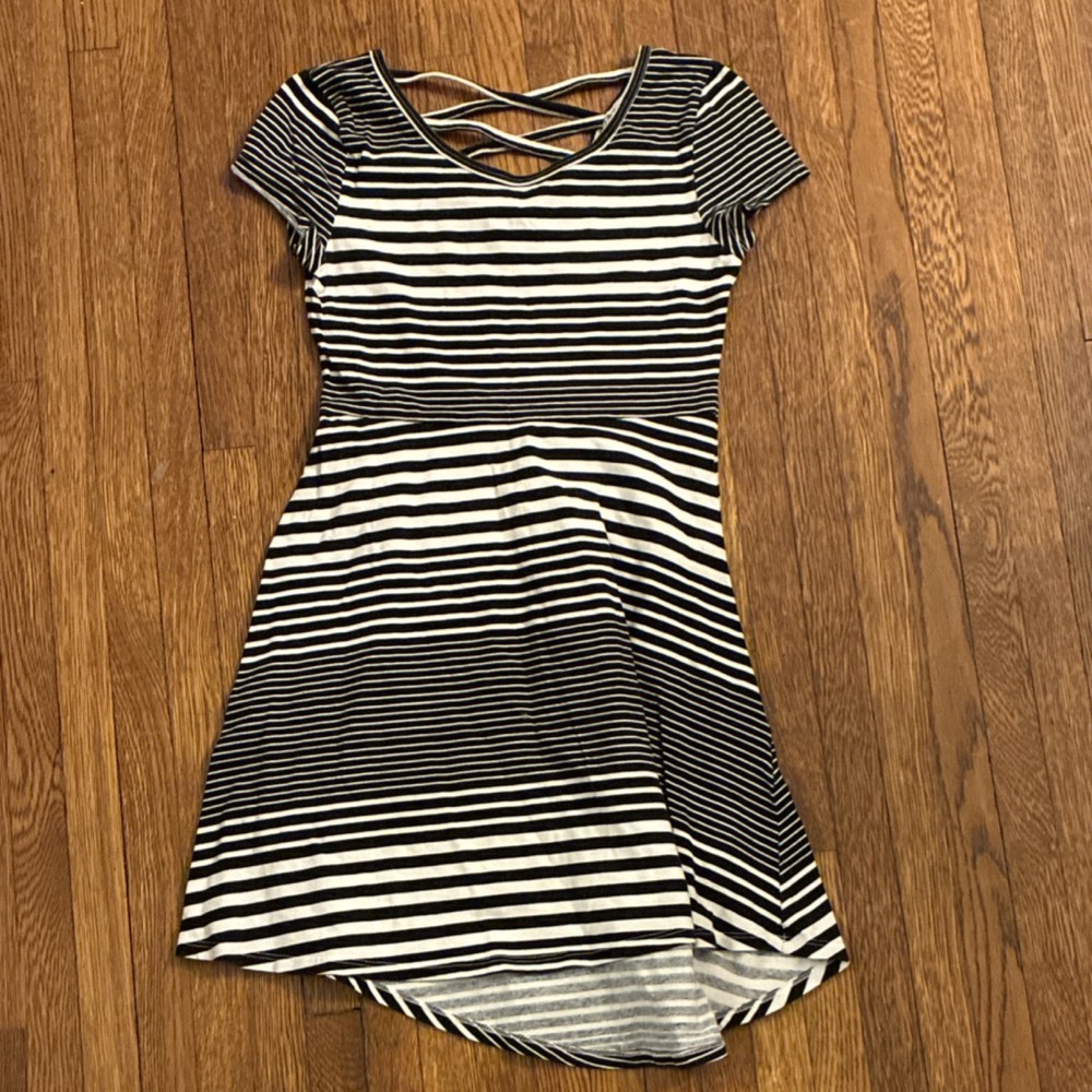 SO Girls Fit & Flare Striped Dress Black White Short Cap Sleeve Criss Cross 10