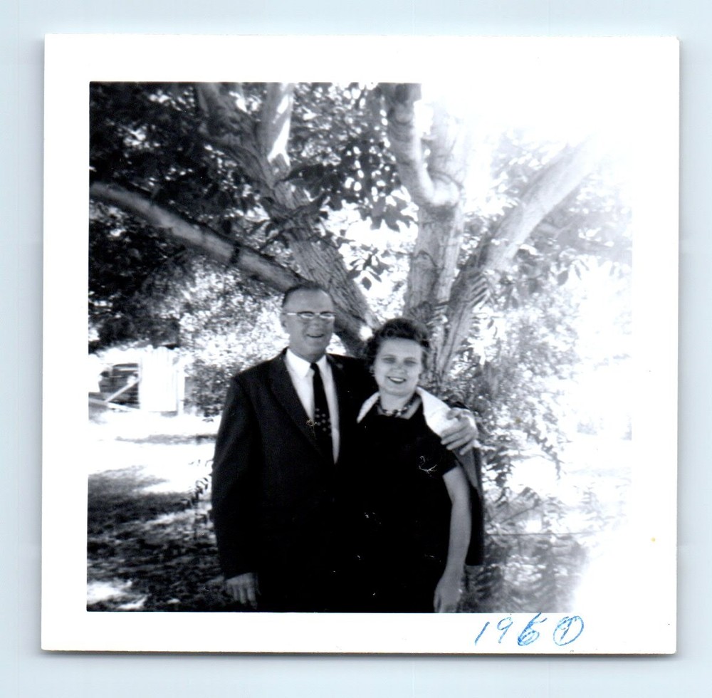 Old Vintage Square Photo MAN WOMAN COUPLE AFFECTIONATE BY TREE 1960 PICTURE