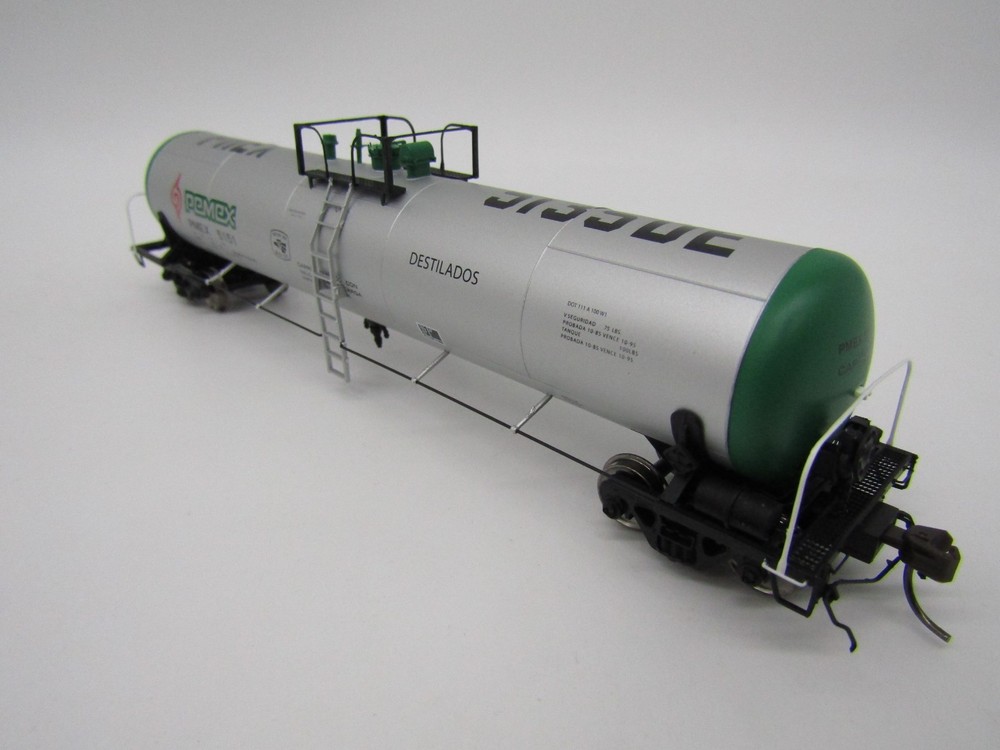 Atlas HO ACF 20,700 Gallon Tank Car - PMEX 5151 *WRONG ROAD NUMBER ON TOP*