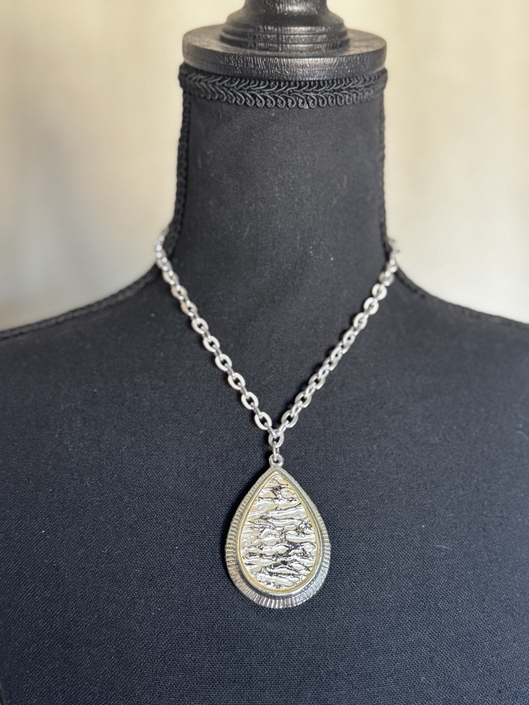 Vintage Sarah Coventry “Tranquility” Necklace Teardrop Pendant Silver Tone 1970s
