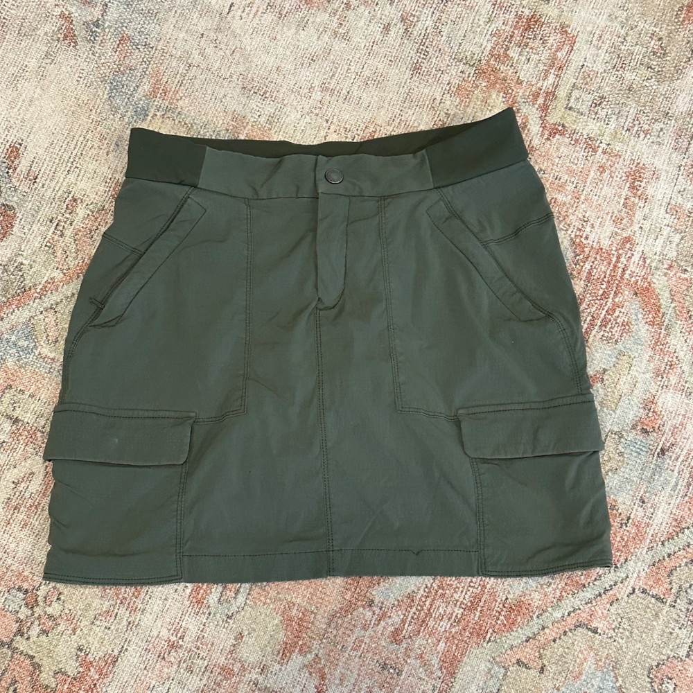 Athleta Trekkie Skort Skirt Olive Green Sz 10 Tennis Athleisure Outdoors Zip