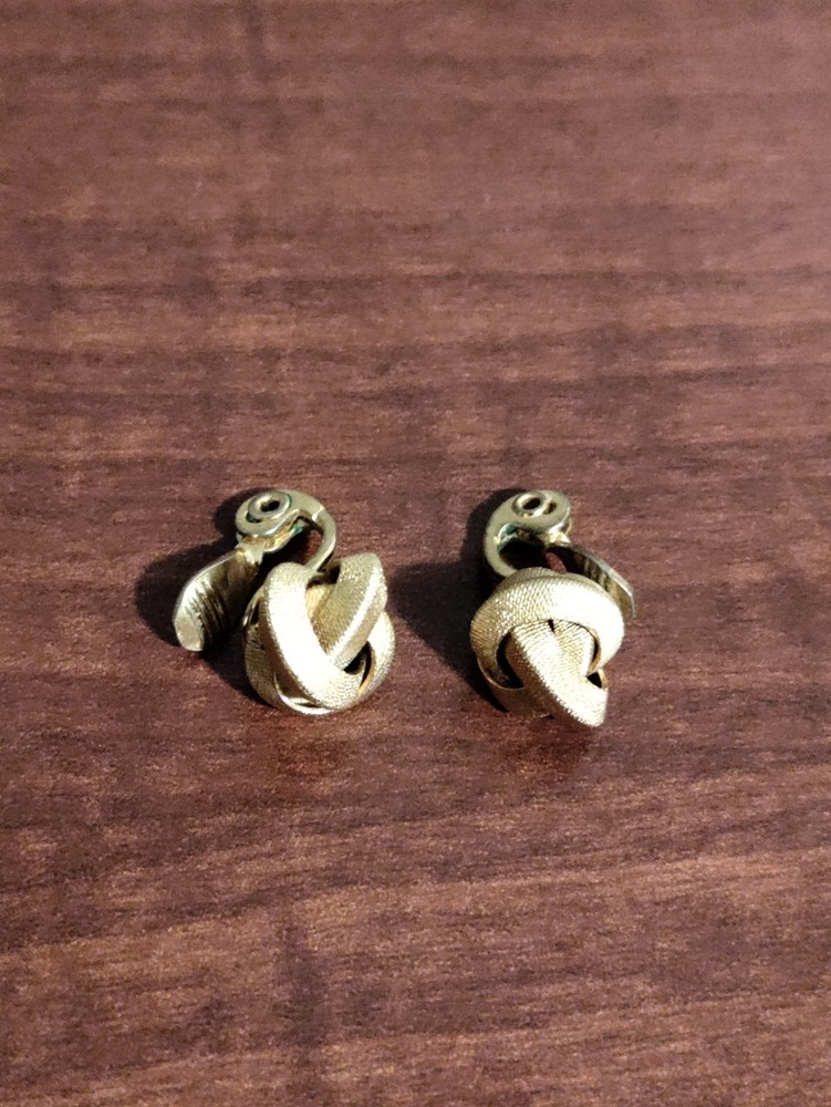 Vintage Monet Gold Tone Textured Knot Signed .9