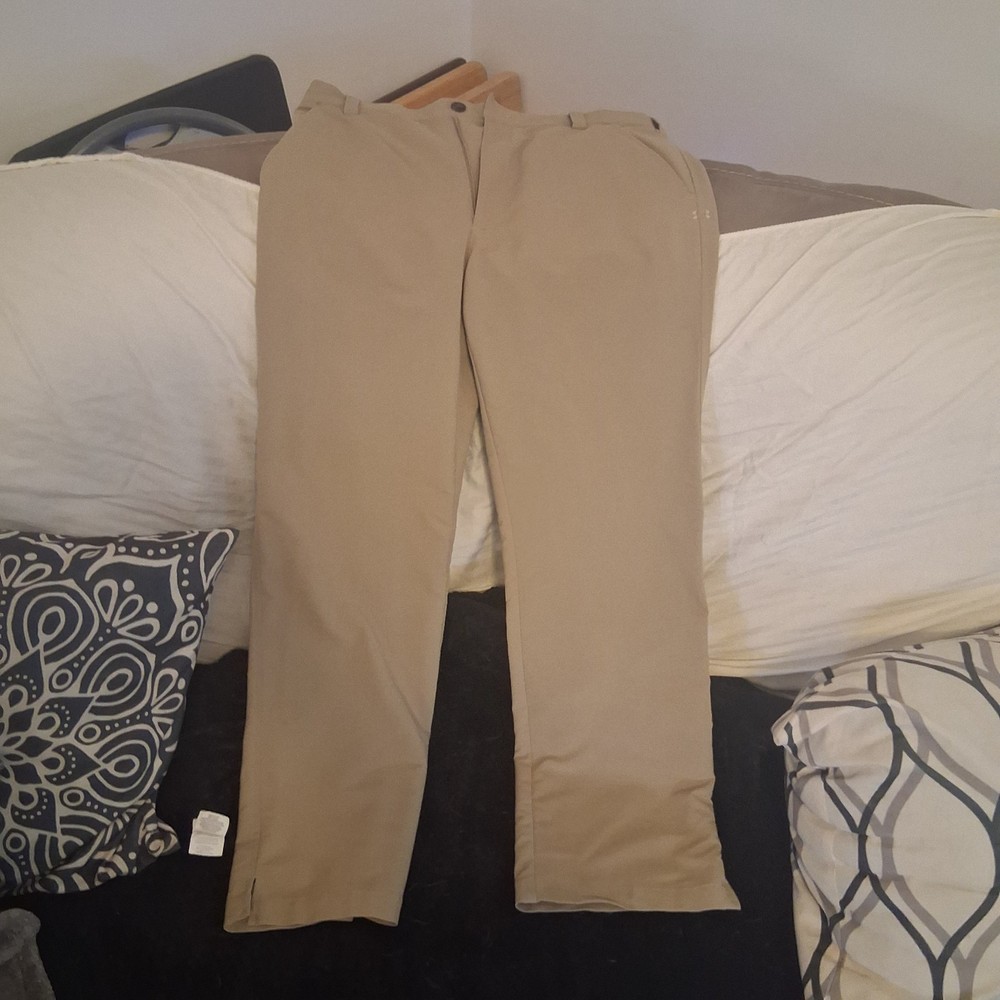 Under Armour Golf Pants Men 32x30 Khaki Beige Performance Stretch Open Hem Chino