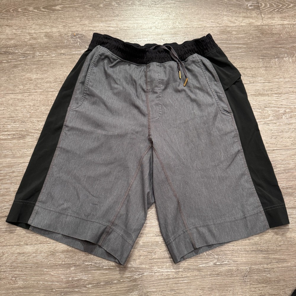 Lululemon Shorts Men Medium Gray 10