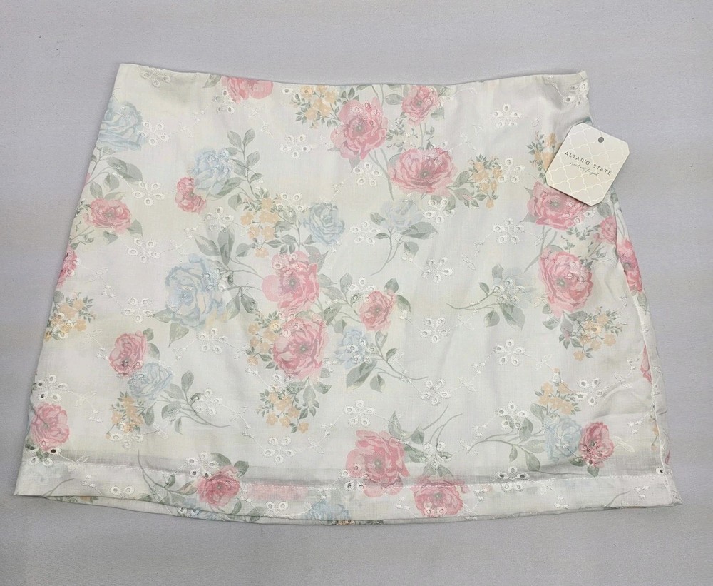 Altar’d State Women Size M White Boho Angie Floral Eyelet Mini Skirt