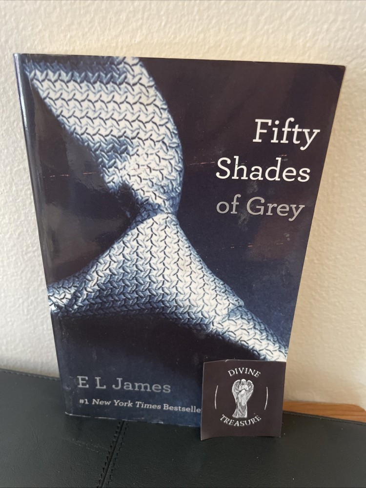 Fifty Shades of Grey by E. L. James (2011, Trade Paperback)