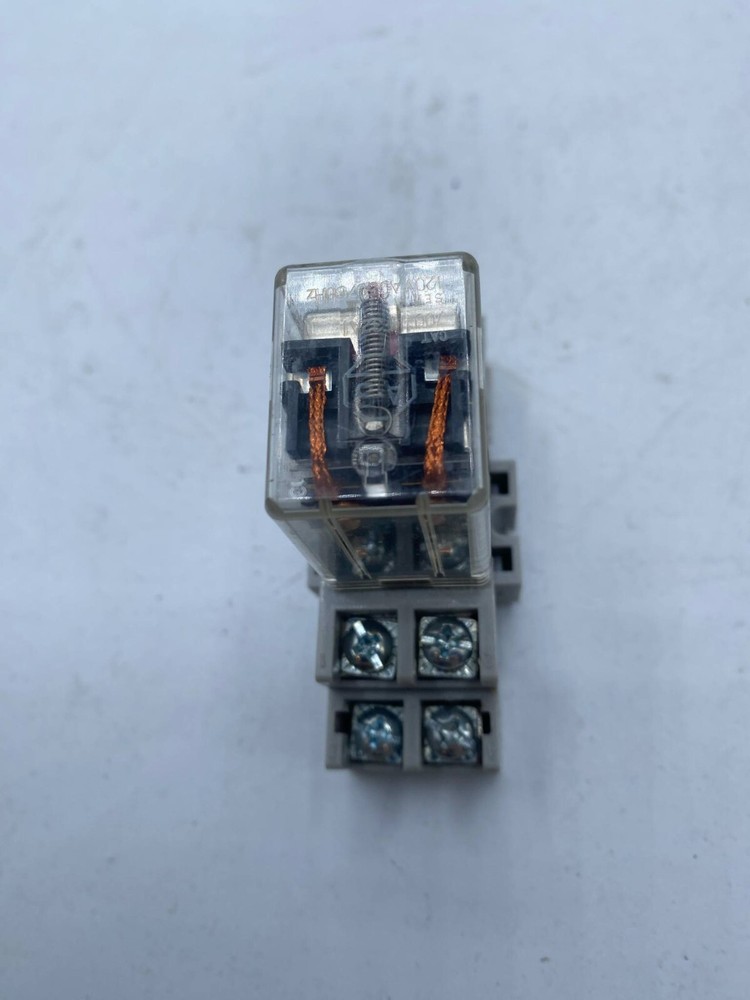 Allen Bradley: Relay PN: 700-HF32A1-4 With Mounting Base 700-HN116