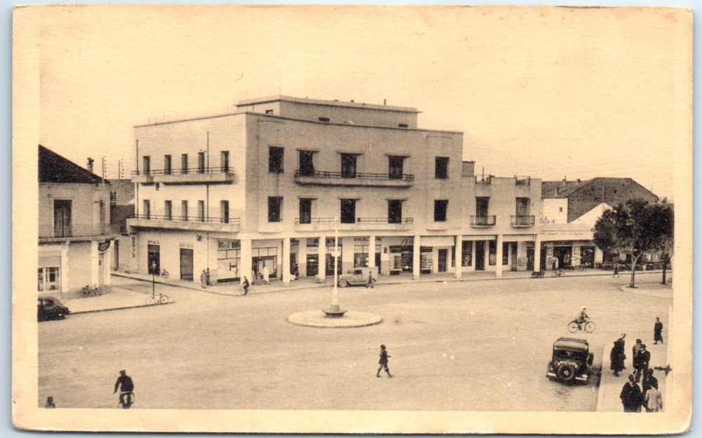 Postcard - Town/City Scene Vintage Picture