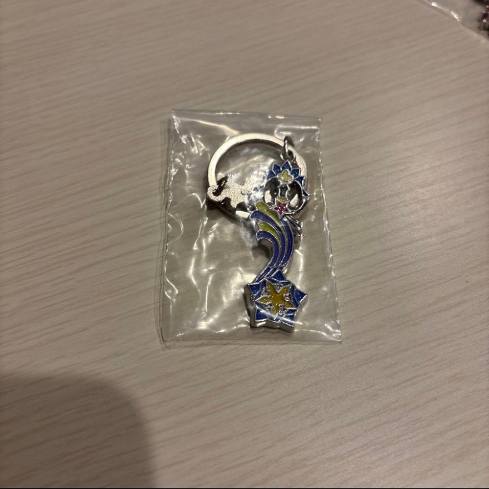 Ichiban Kuji KINGDOM HEARTS Linking Hearts Prize G Keyblade Charm Collection