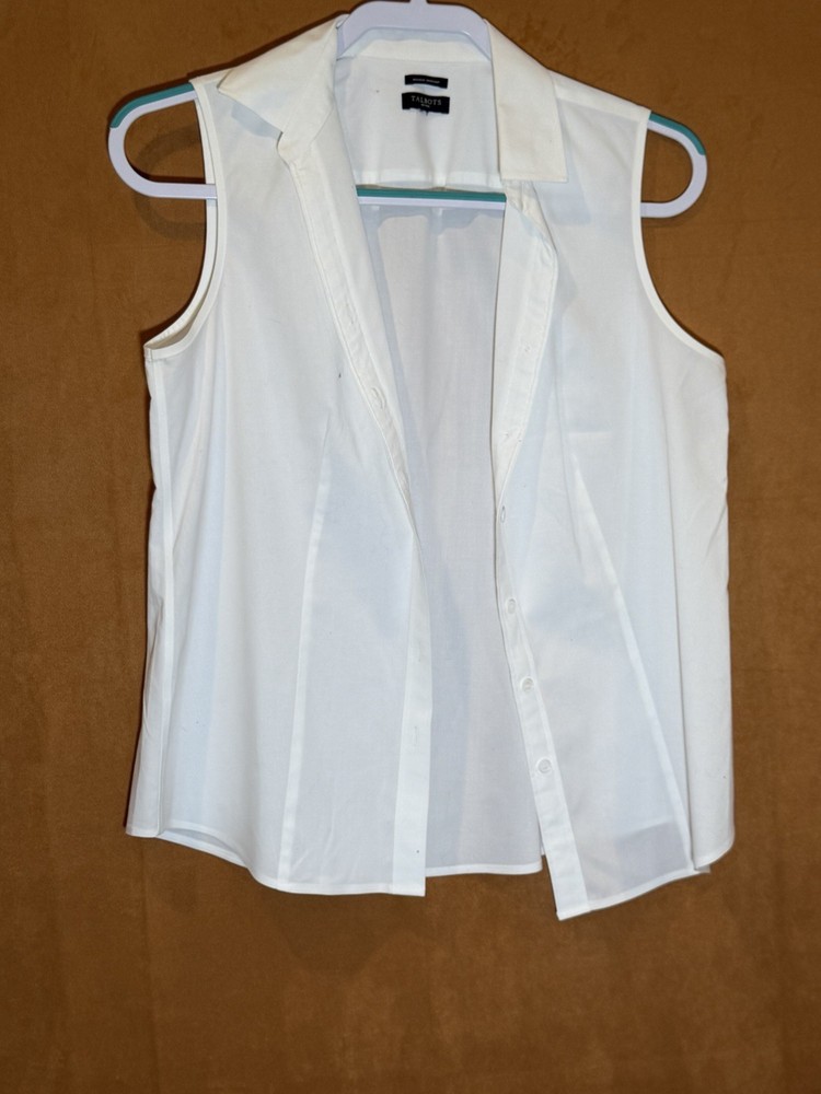 Talbots Women's Sleeveless Blouse button Up Size Medium, Wrinkle Free