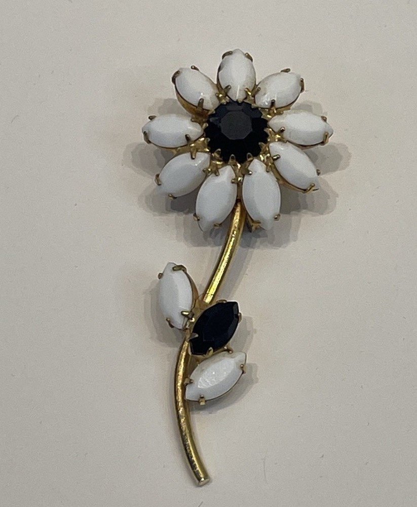 White Milk Glass Flower Daisy Black Rhinestones Leaves Gold Tone 2.5