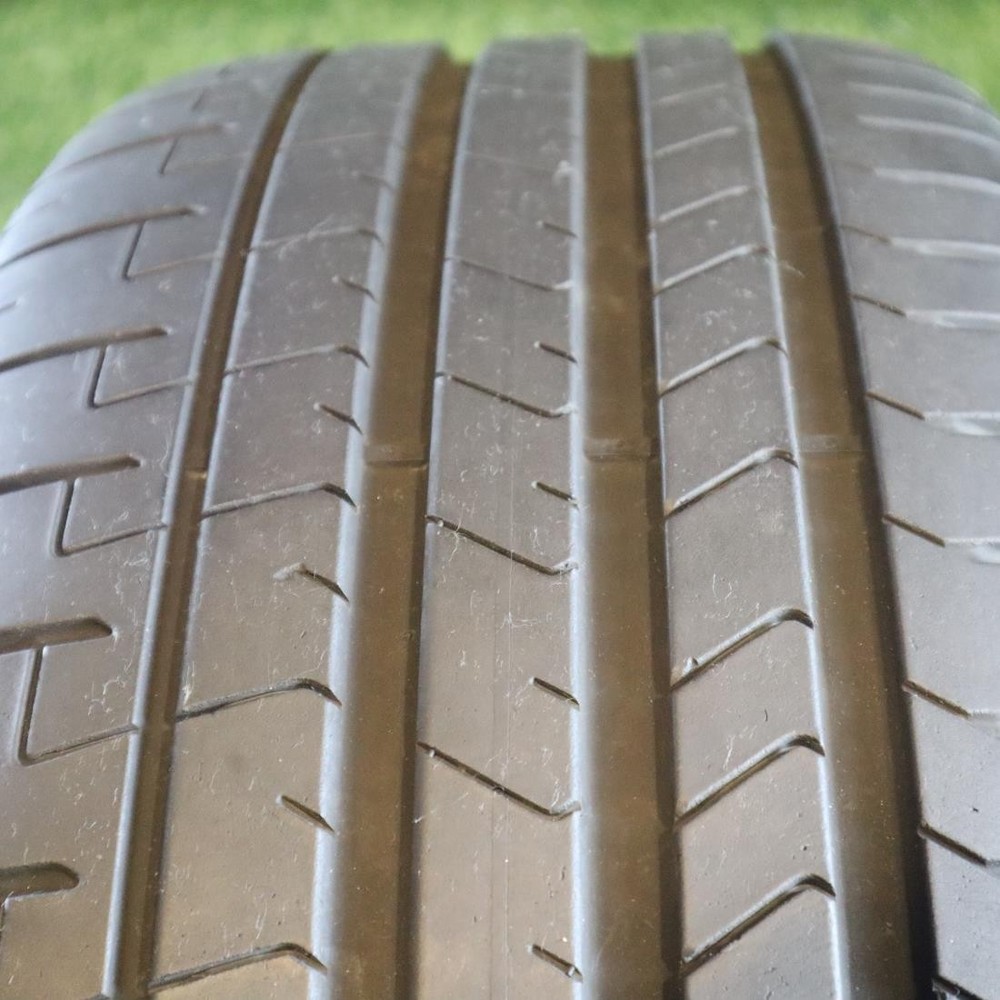 255 40 21 Pirelli PZero PZ4 80% Tread 7/32 102Y #26891