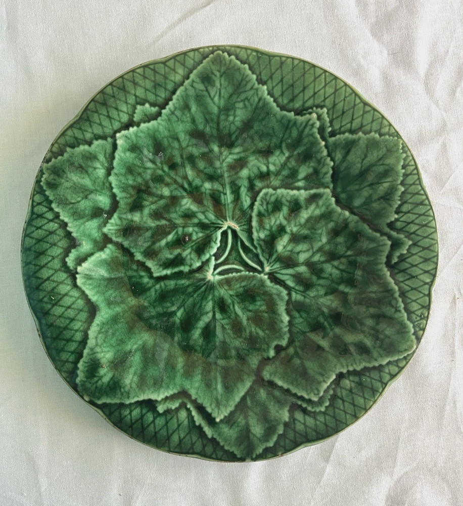 Antique Faiencerie de Gien France Majolica Green Grape Leaf plate 8.25