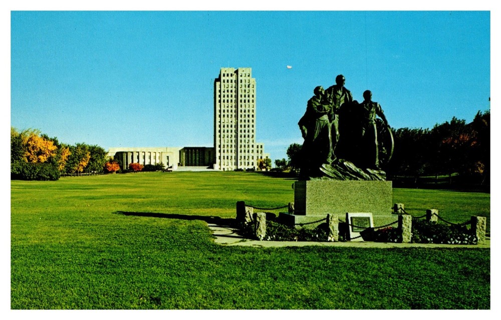 Bismarck ND Pioneer Family Bronze Statue State Capitol Building Chrome Postcard
