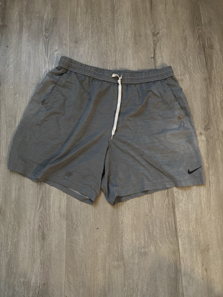 Nike Dri-FIT Men's XL Gray Athletic Shorts