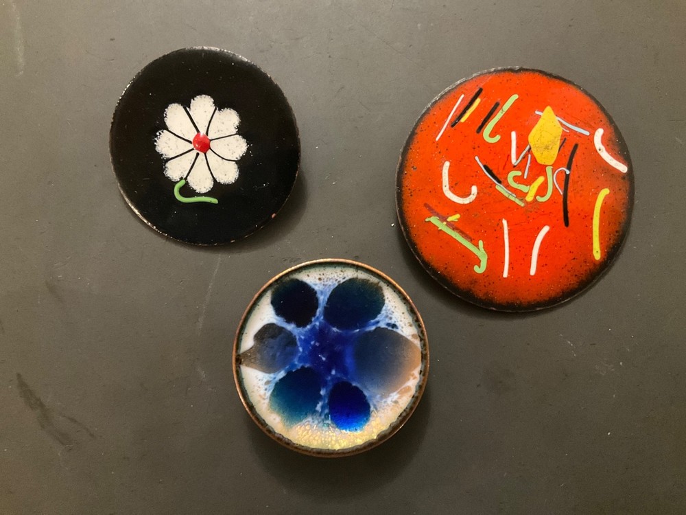 3 Vtg Artisan pins Flower Hogan Bolas abstract Brooch Enamel Over Copper Pin
