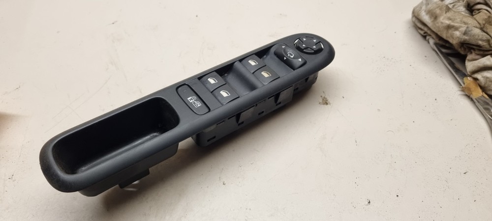⭐️ 09-17 PEUGEOT 3008 DRIVER SIDE FRONT WINDOW MIRROR CONTROL SWITCH PANEL ⭐️