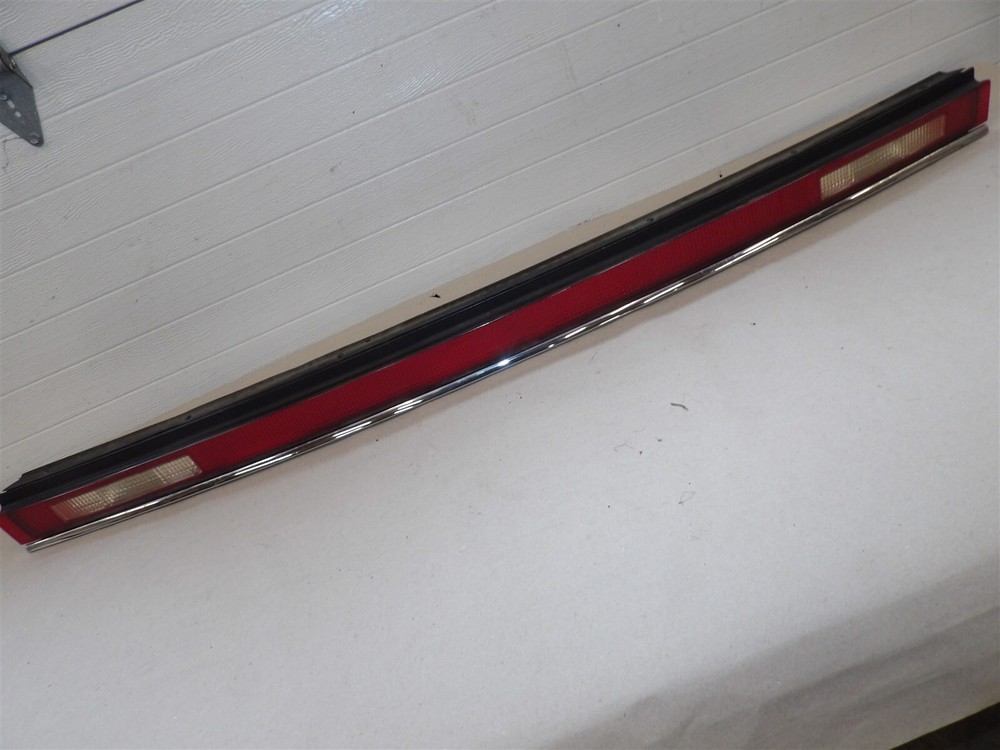 OLDSMOBILE NINETY EIGHT 98 94-1996 Center Reverse Light Tail Panel OEM Nice Lens