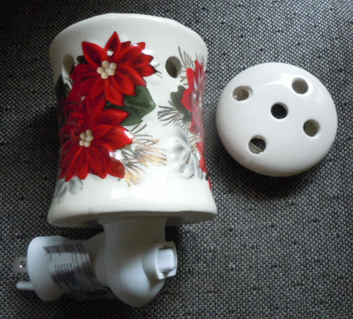 BETTER HOMES AND GARDENS EMBOSSED POINSETTIA WAX ACCENT WARMER CHRISTMAS-image