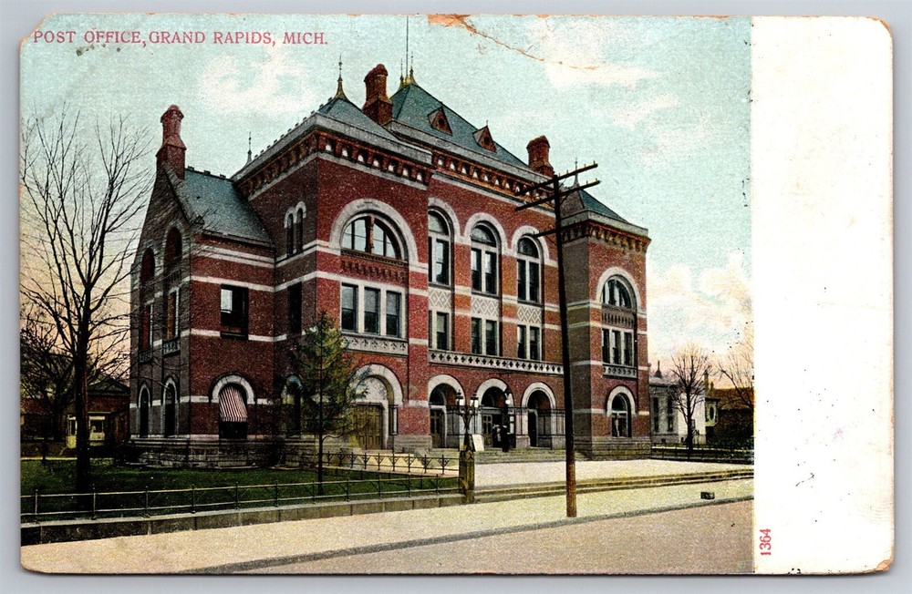 Post Office Grand Rapids MI Street View Front Entrance C1907 Postcard H5
