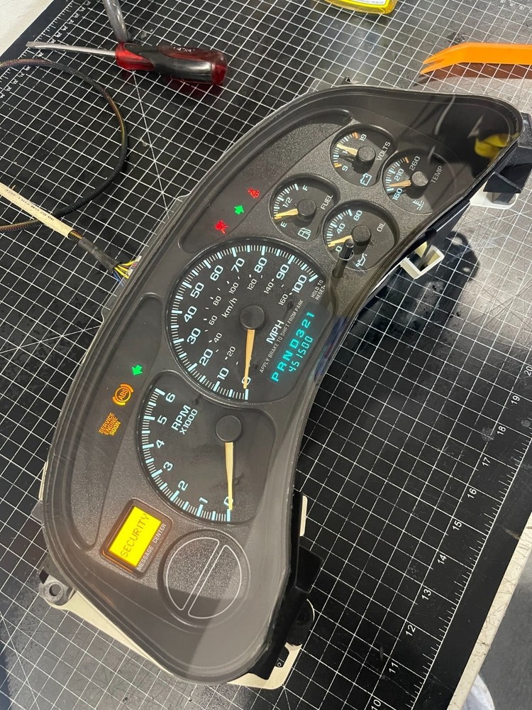 2000 CHEVY GMC SILVERADO SIERRA TAHOE SUBURBAN YUKON CLUSTER SPEEDOMETER WHITE