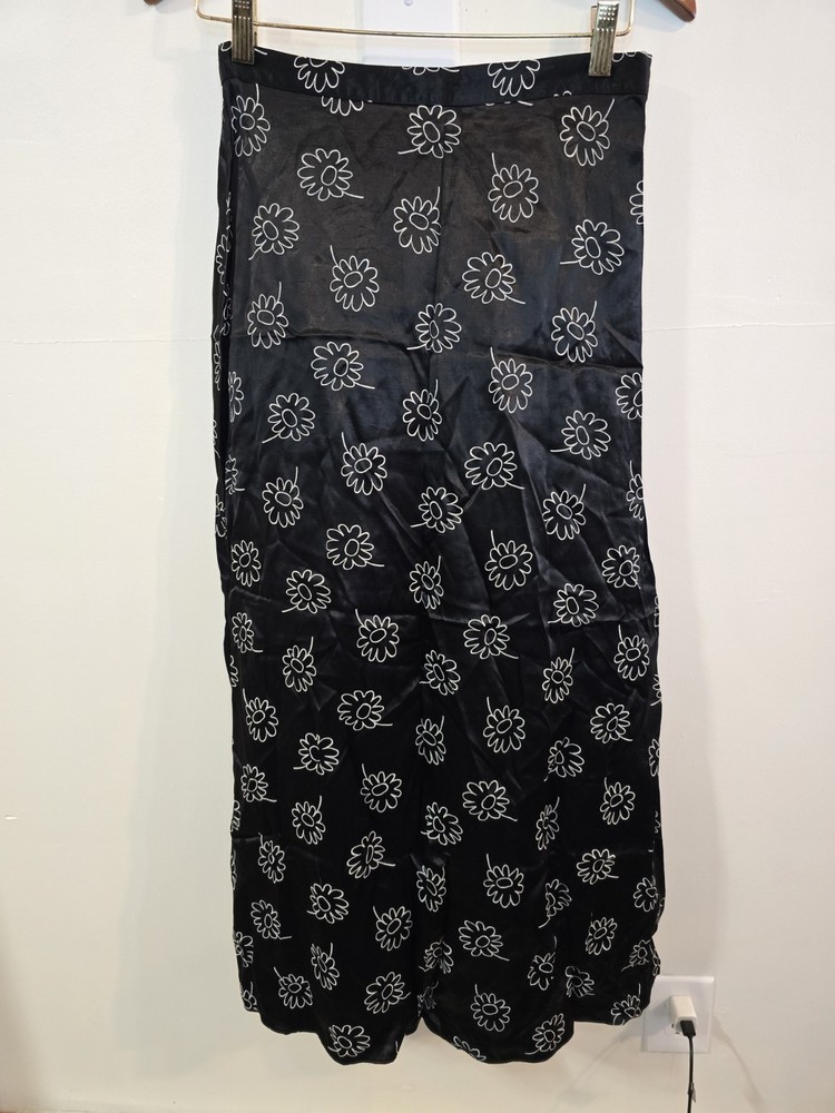 y2k black satin daisy print midi skirt grunge indie sleaze 90s minimalist SM/MD