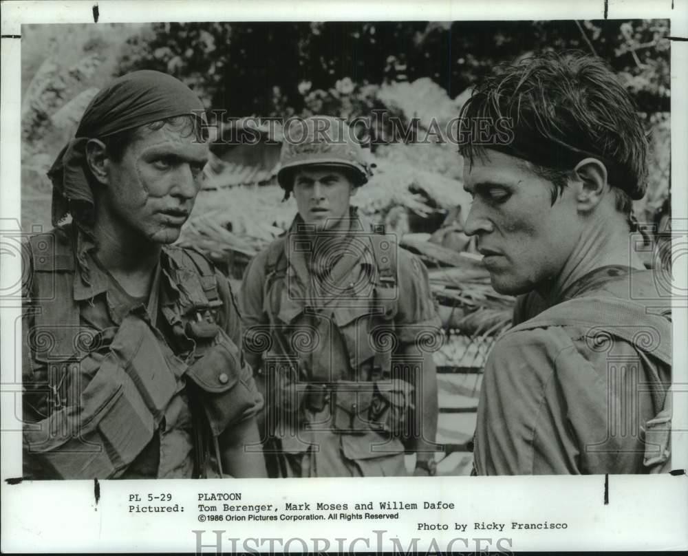 1986 Press Photo Tom Berenger, Mark Moses & Willem Dafoe star in 