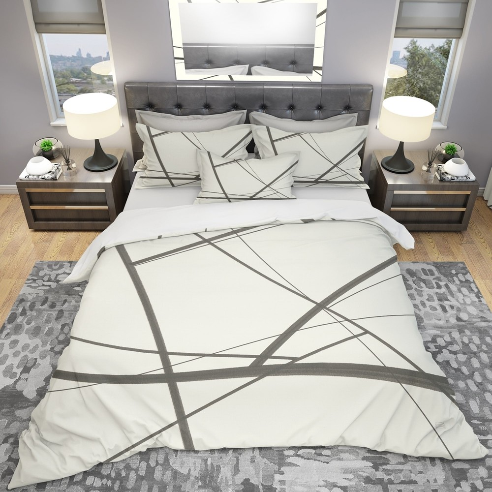 Designart 'minimalist black and white IV' Geometric Bedding