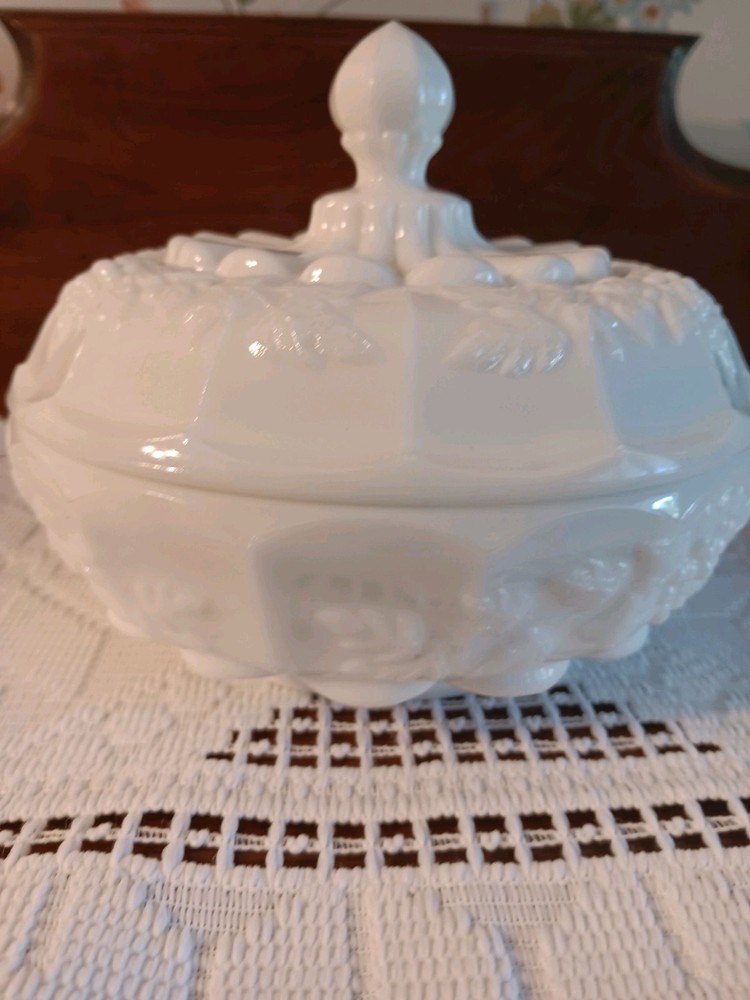Westmorland Vintage White Milk Glass Harvest Grape Leaves Round Candy Dish & Lid