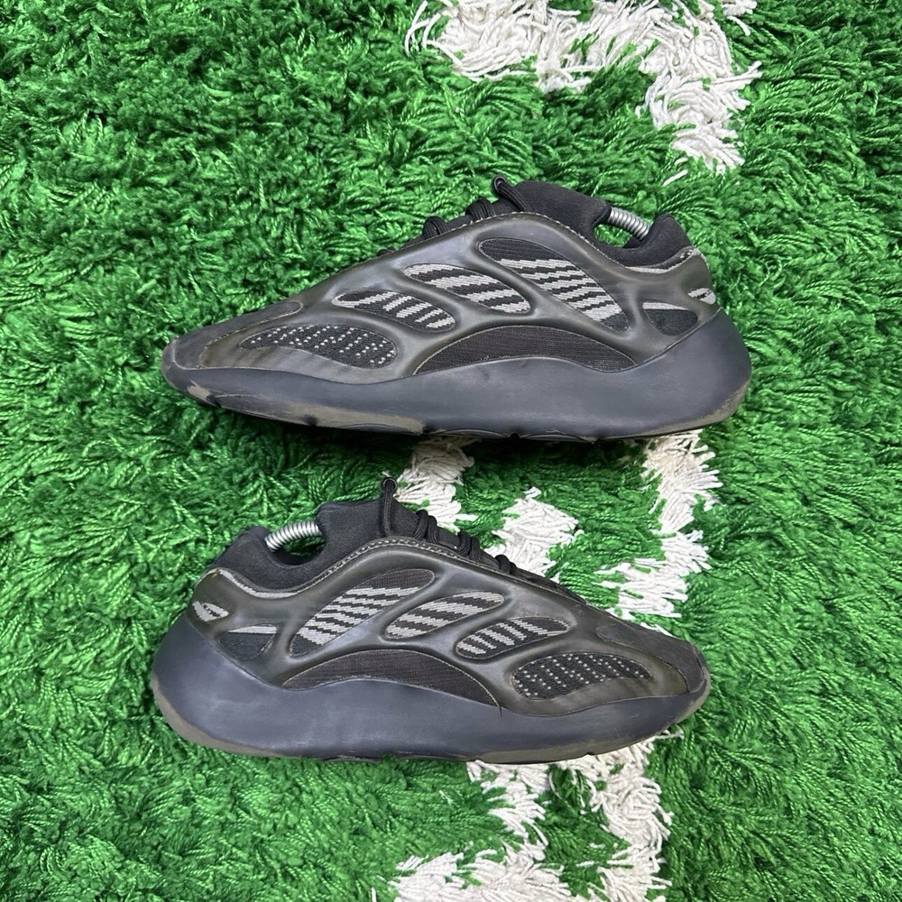 Size 9 - adidas Yeezy 700 V3 Dark Glow - Worn (GX6144)
