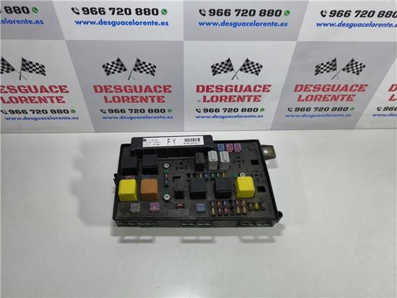13205782 fuse box Opel Astra H GTC 2004 254210