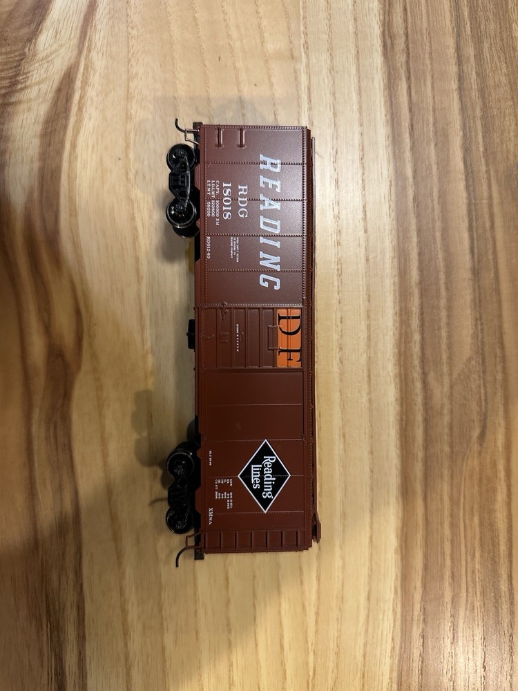 Athearn Reading Lines Box Car HO Scale RDG 18018 Brown Black White Orange