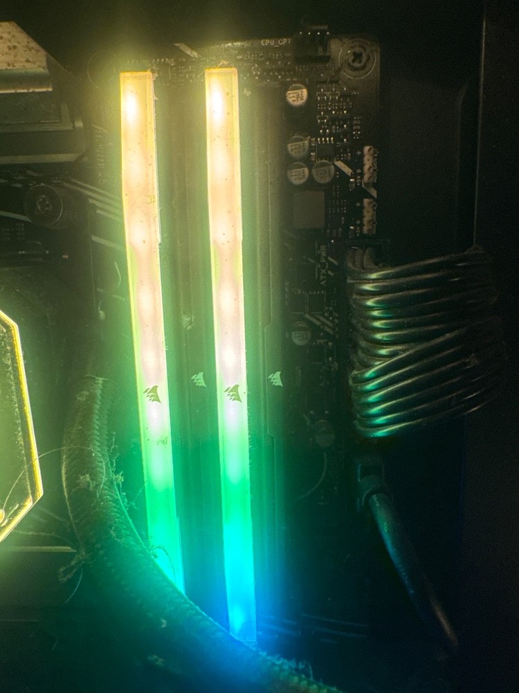 CORSAIR VENGEANCE RGB 32GB (2 x 16GB) PC5-48000 (DDR5-6000) DIMM Memory - Black