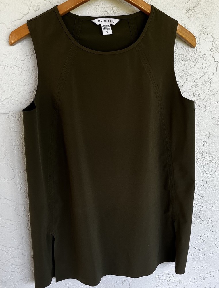 Athleta Zephyr Refined Tank Size XS Aspen Olive Sleeveless Top Workout Shirt