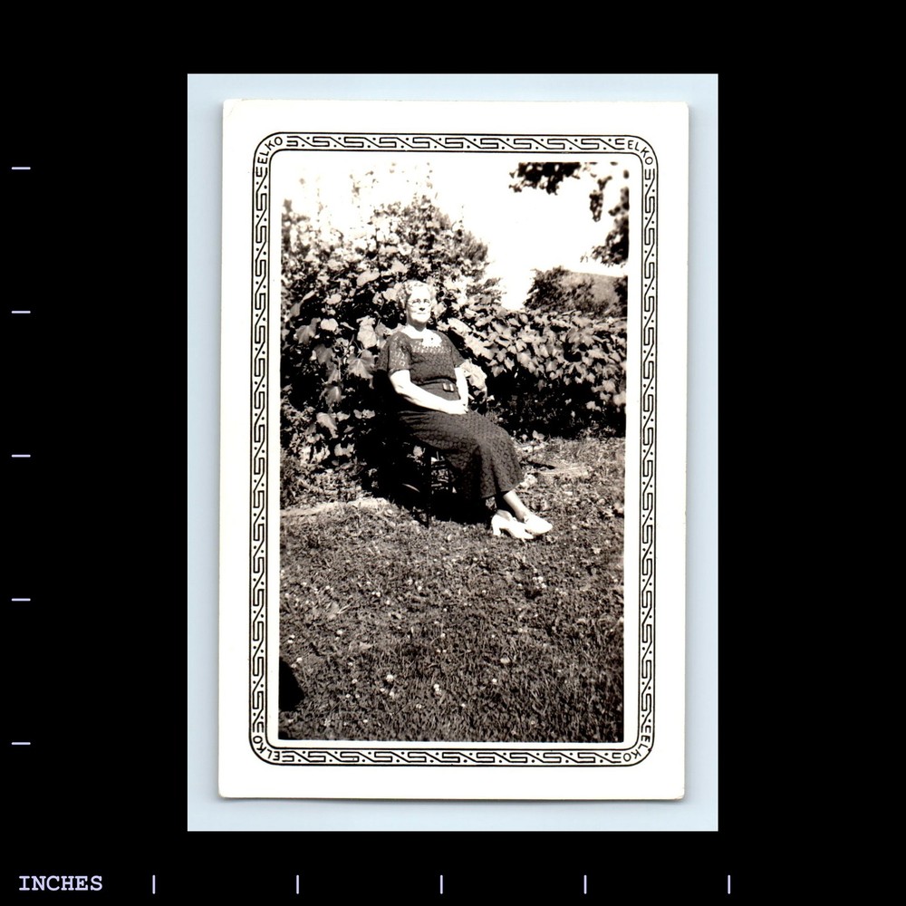 Old Vintage Photo WOMAN SITTING IN YARD 1936 DECORATIVE BORDER