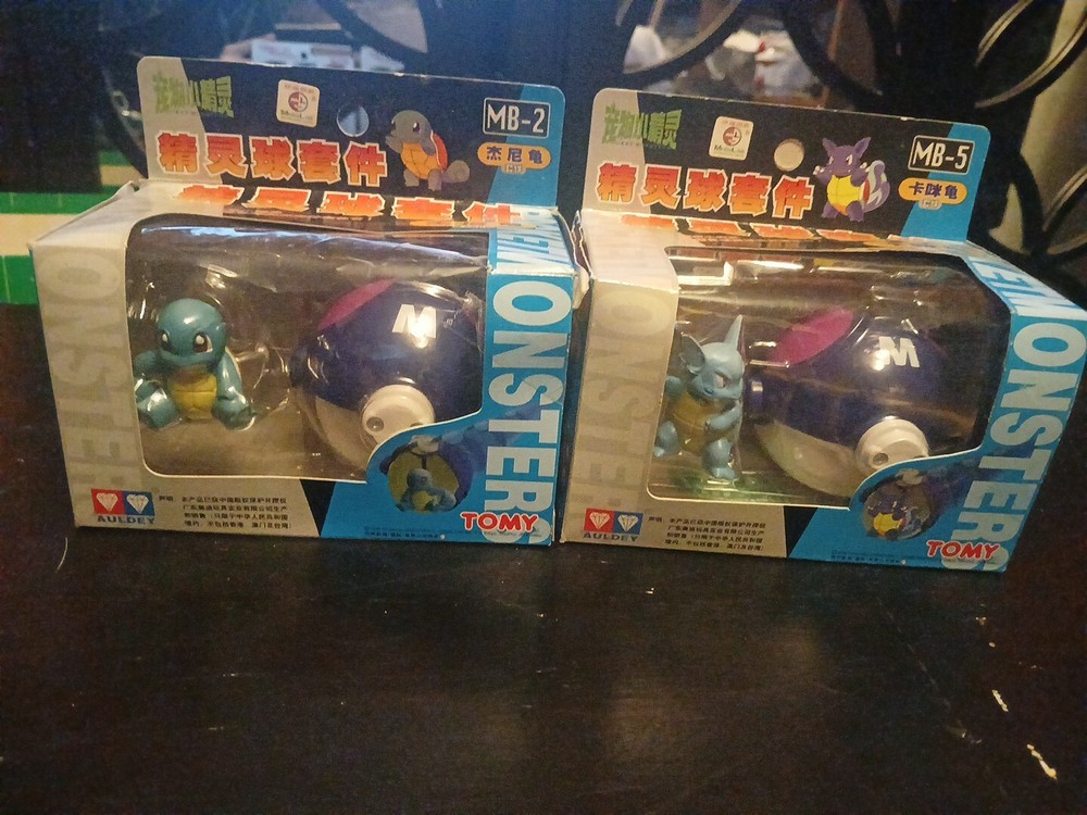 VINTAGE NEW Pokemon Half Set Figurine w/ Master Ball Pocket Monster Squirtle