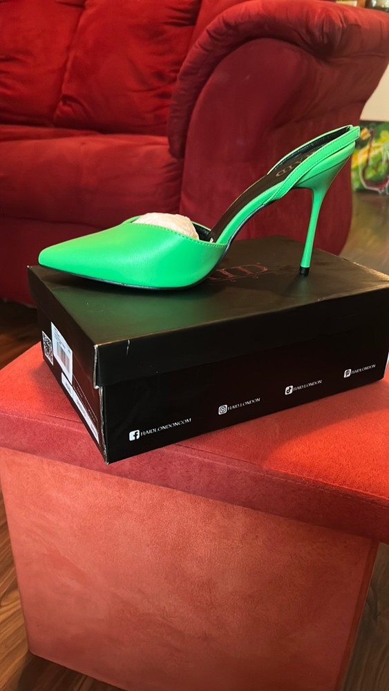 Raid London Ladies Green 3 Inch Heel Pumps Never Worn Vibrant Color