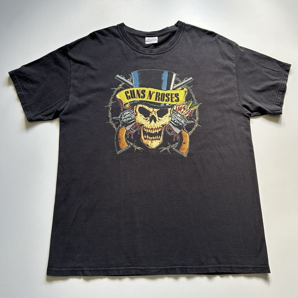 Vintage Guns N’ Roses XL Y2K Skull Art  Tee Rare, reprinted on a new shirt.