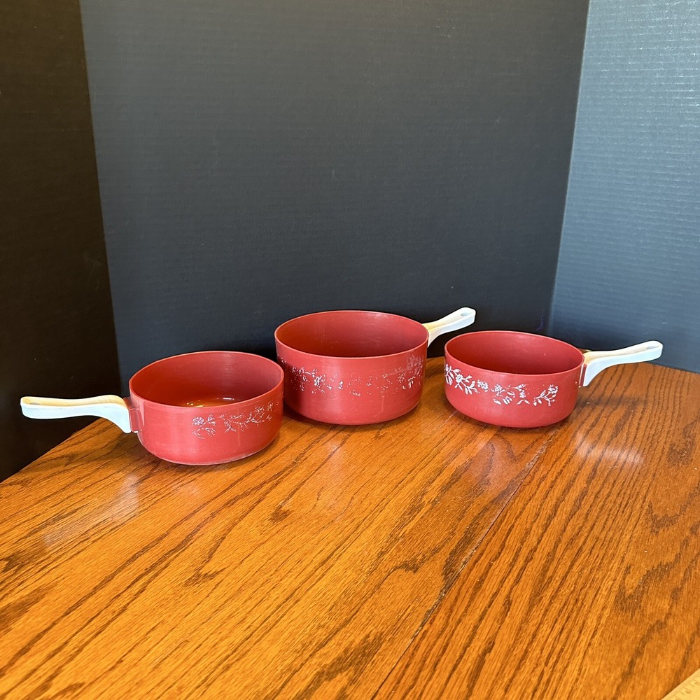 Vintage Red Plastic Microwave Cooking Pots Sizes (1) 1.8L  and  (2) 1L. Lot Of 3