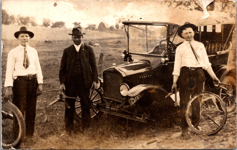 Men Fix Flat Tire Ford Model T Old Car Automobile 1918-1930 RPPC Postcard  24112