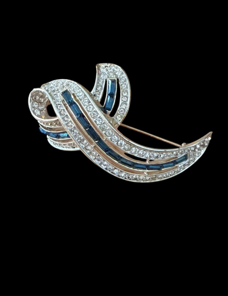Vintage Signed Kramer Blue Aurora Borealis Rhinestone Baguette Brooch Pin Swirl