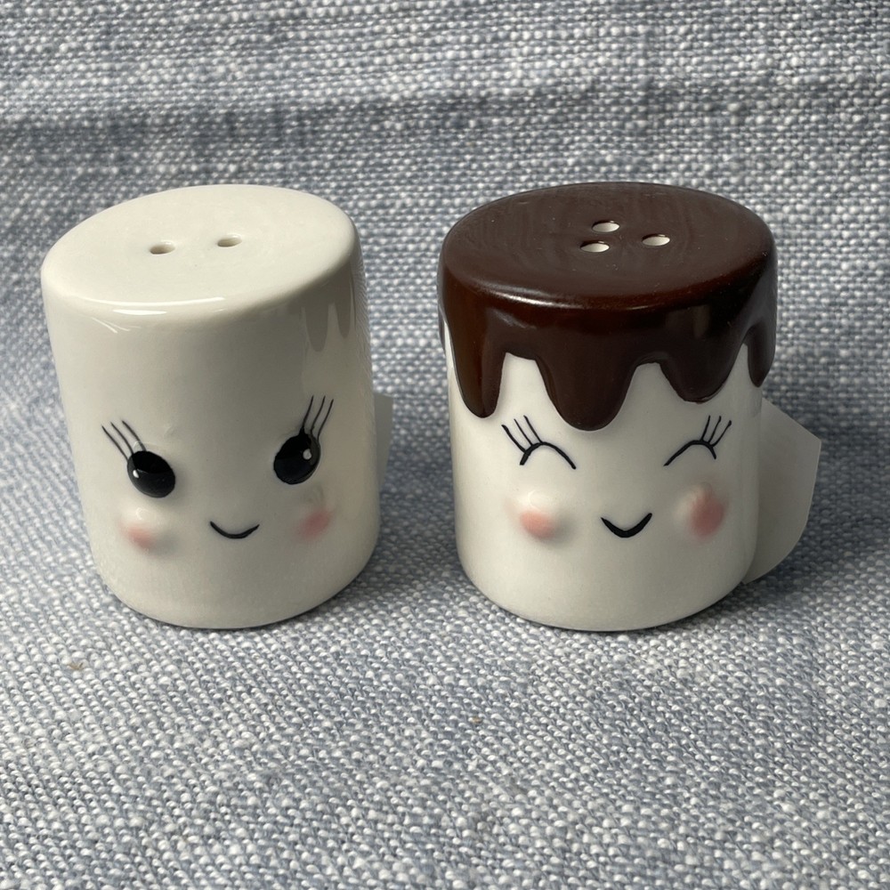 Cracker Barrel S'mores Marshmallows Salt and Pepper shaker Campfire 2026#